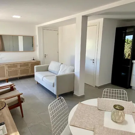 Stone Build Bungalo Casa vacanze Peyia